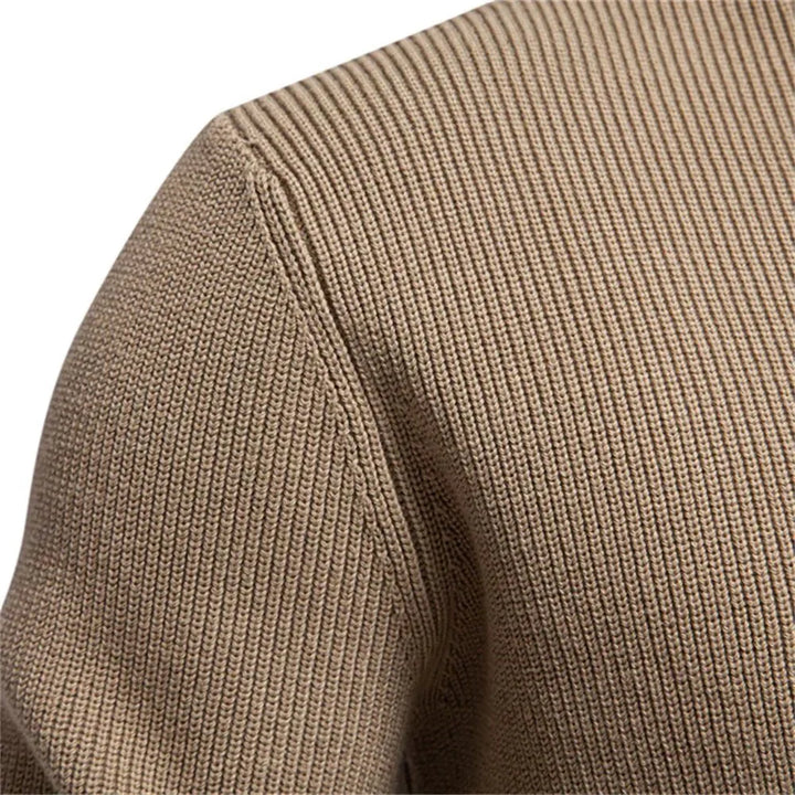 Vornelius | Herentrui met stijlvolle kraag en knoopdetail