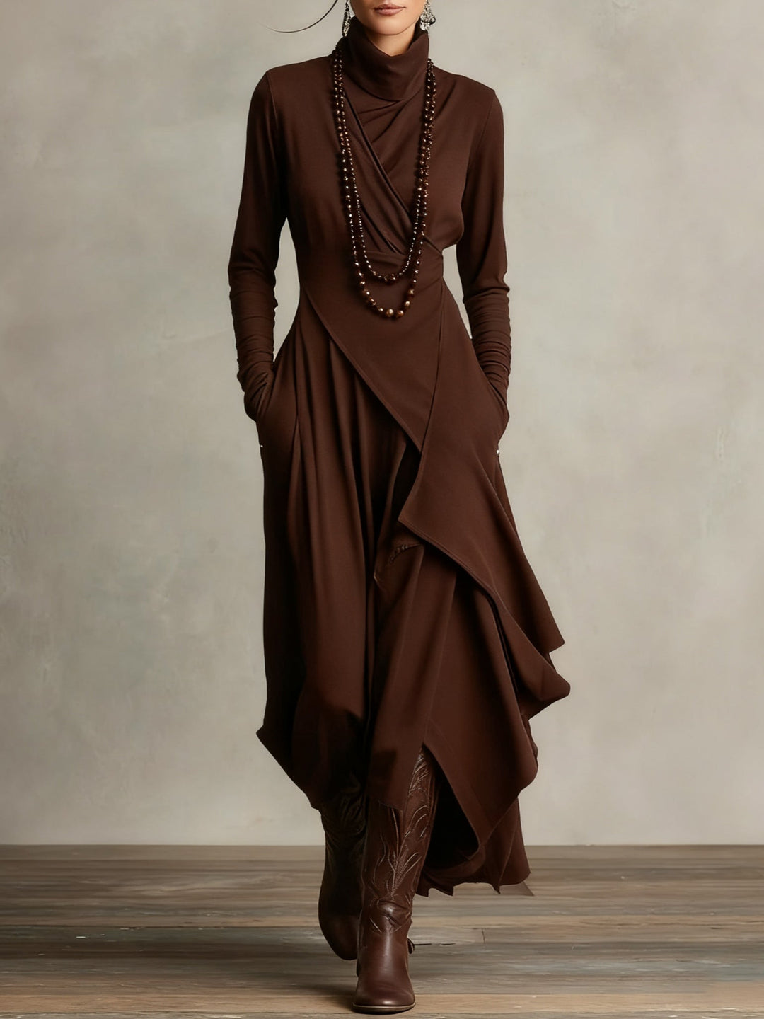 Vesalyn | Asymmetrische Maxi Jurk met Hoge Col