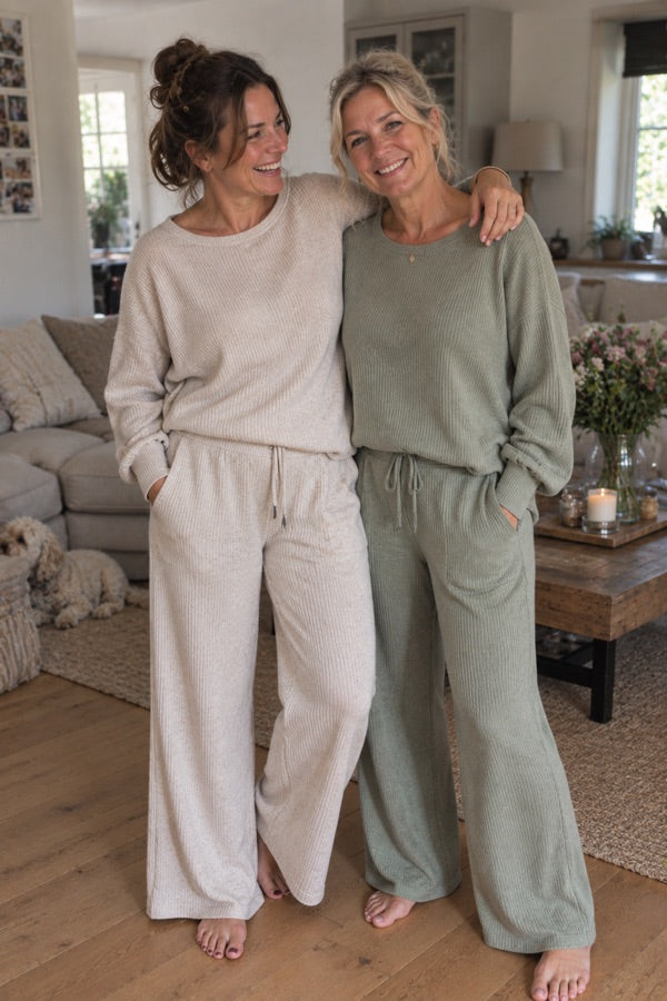 Klantfoto van Michelle en Karen Davis in de bijpassende sets